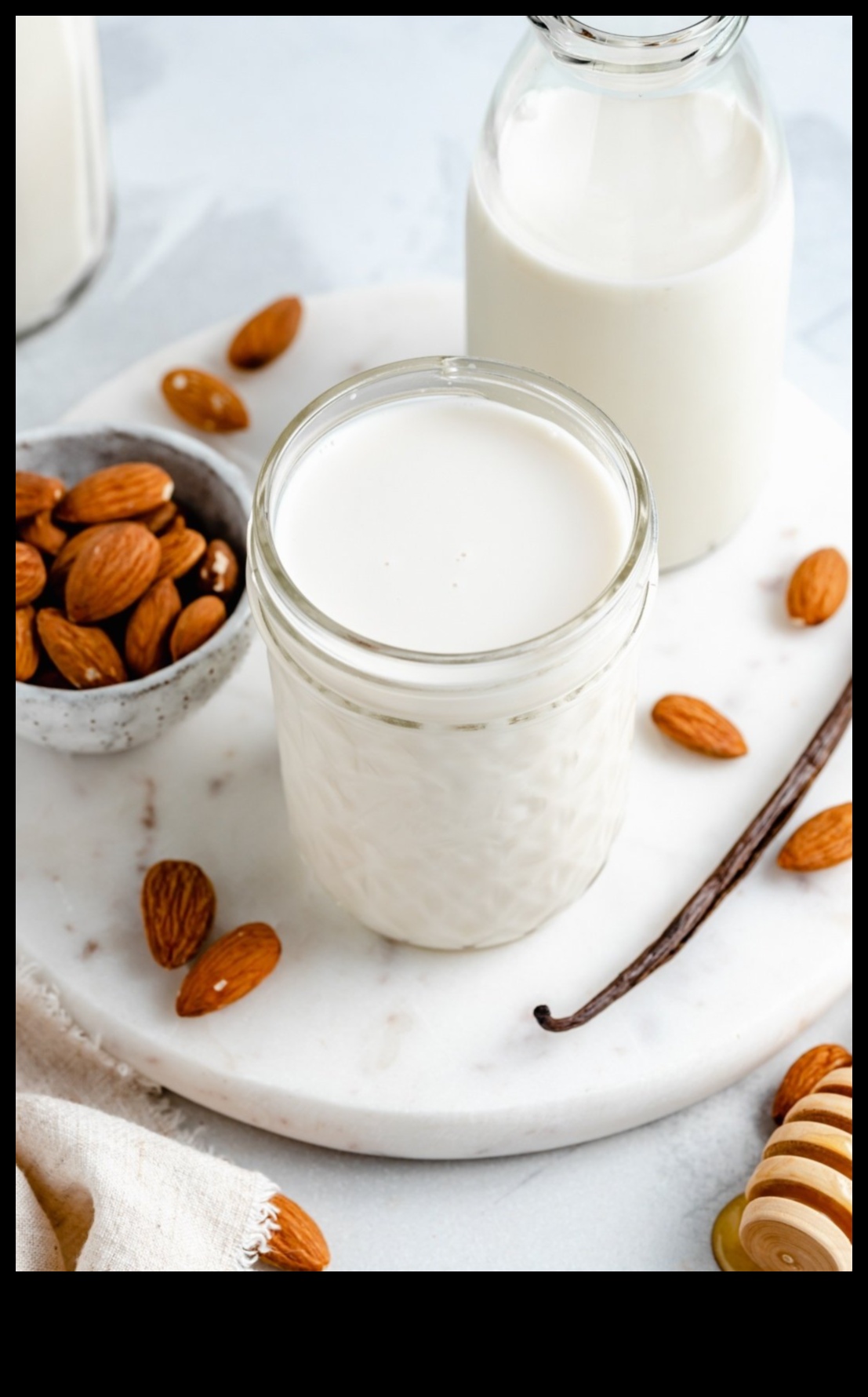 טקסי בוקר: אימוץ את התענוגות הקרמיים של חלב שקדים