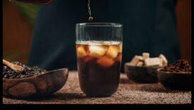 חלק וקרח: מתענגים על העושר של Cold Brew Coffee