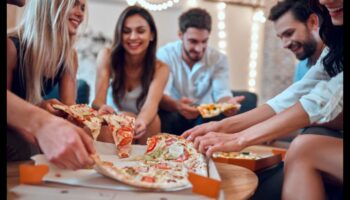 Playdough Pizza Party: כיף בישול יצירתי לילדים